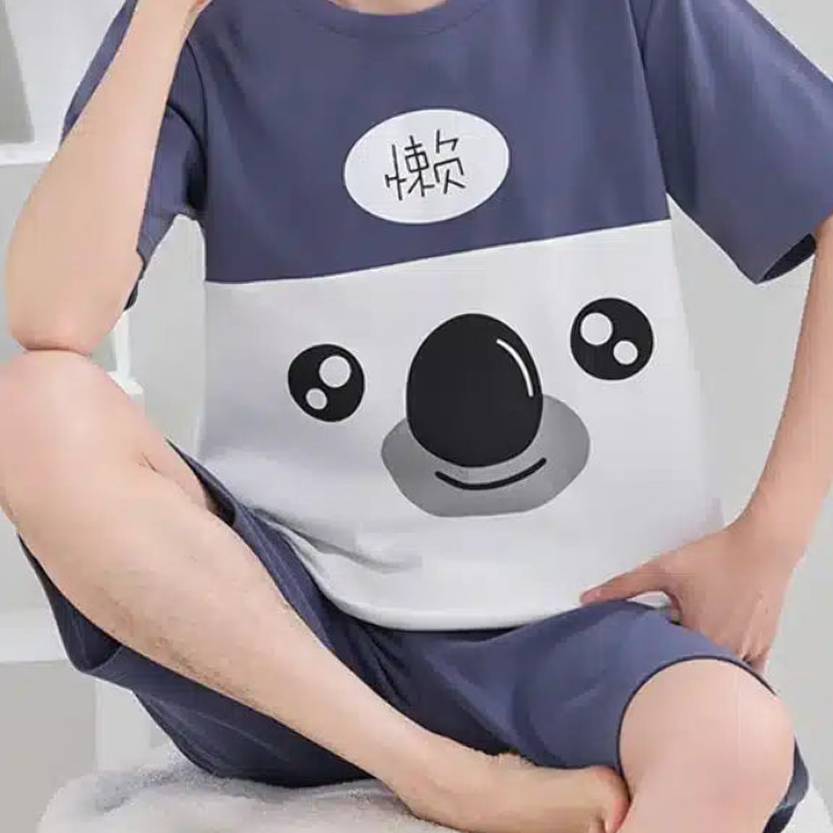 Détail réel du pyjama d'été homme à personnages animaux, Bleu gris à koala Image