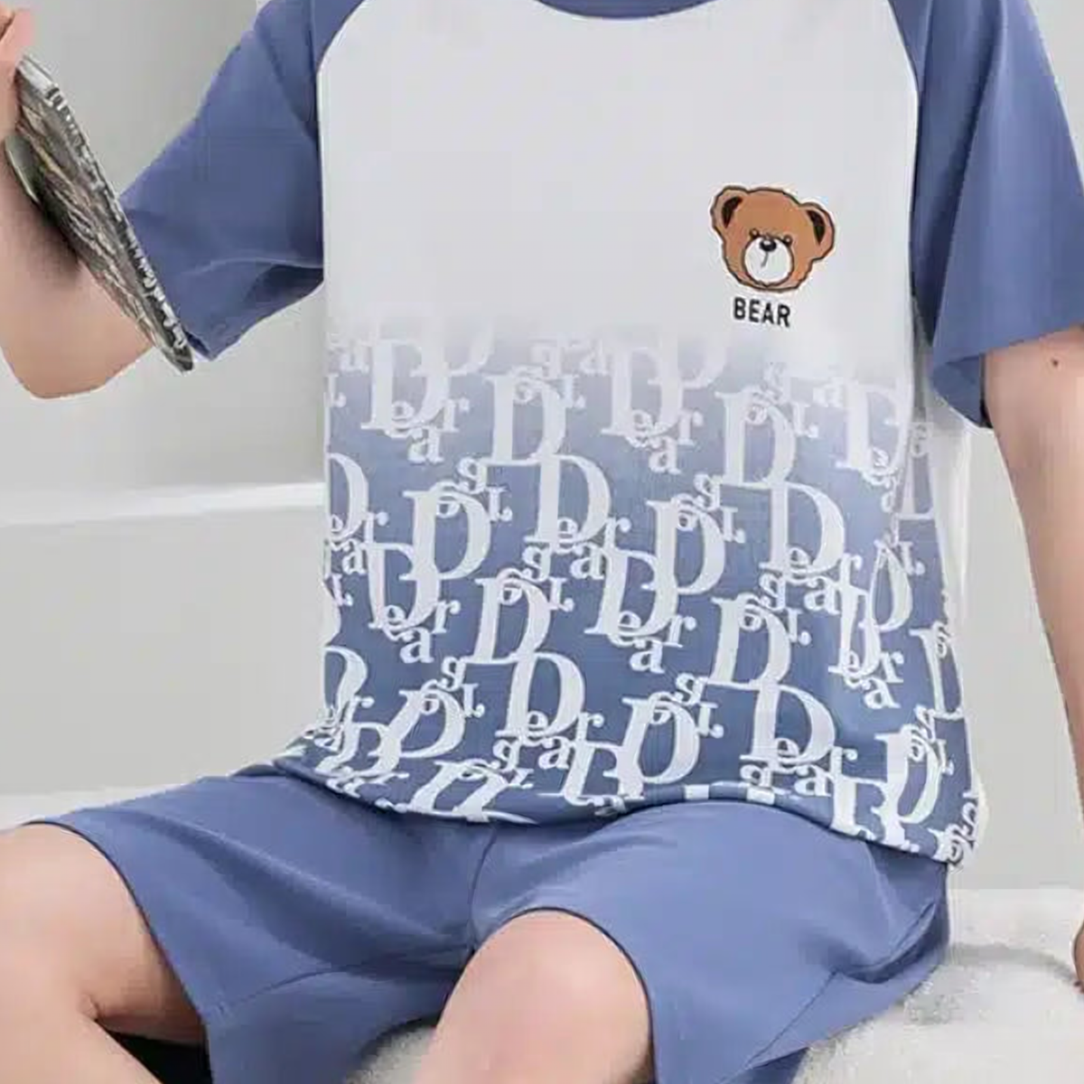 Détail réel du pyjama d'été homme à personnages animaux, Bleu à ours et lettres Image