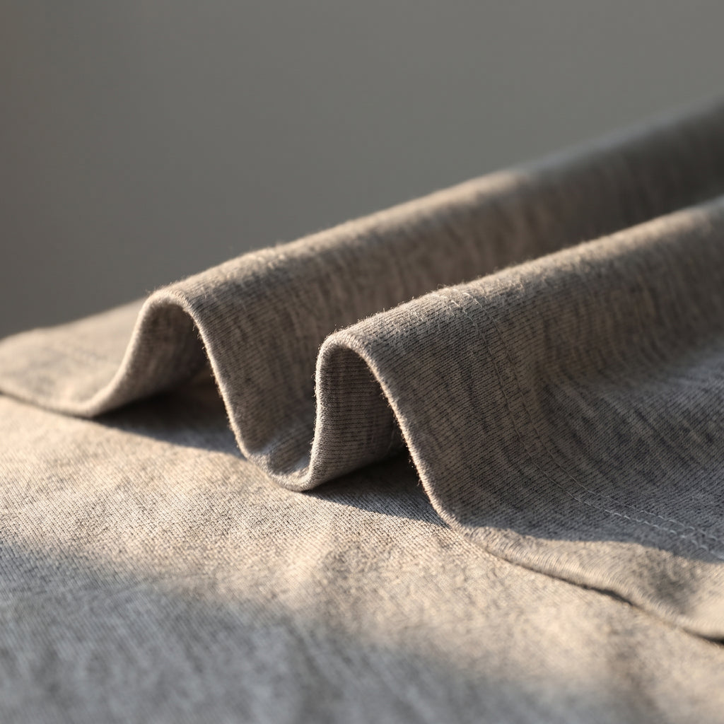 Matière viscose du pyjama homme gris en gros plan