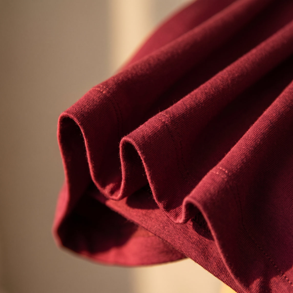 Matière viscose du pyjama homme rouge en gros plan