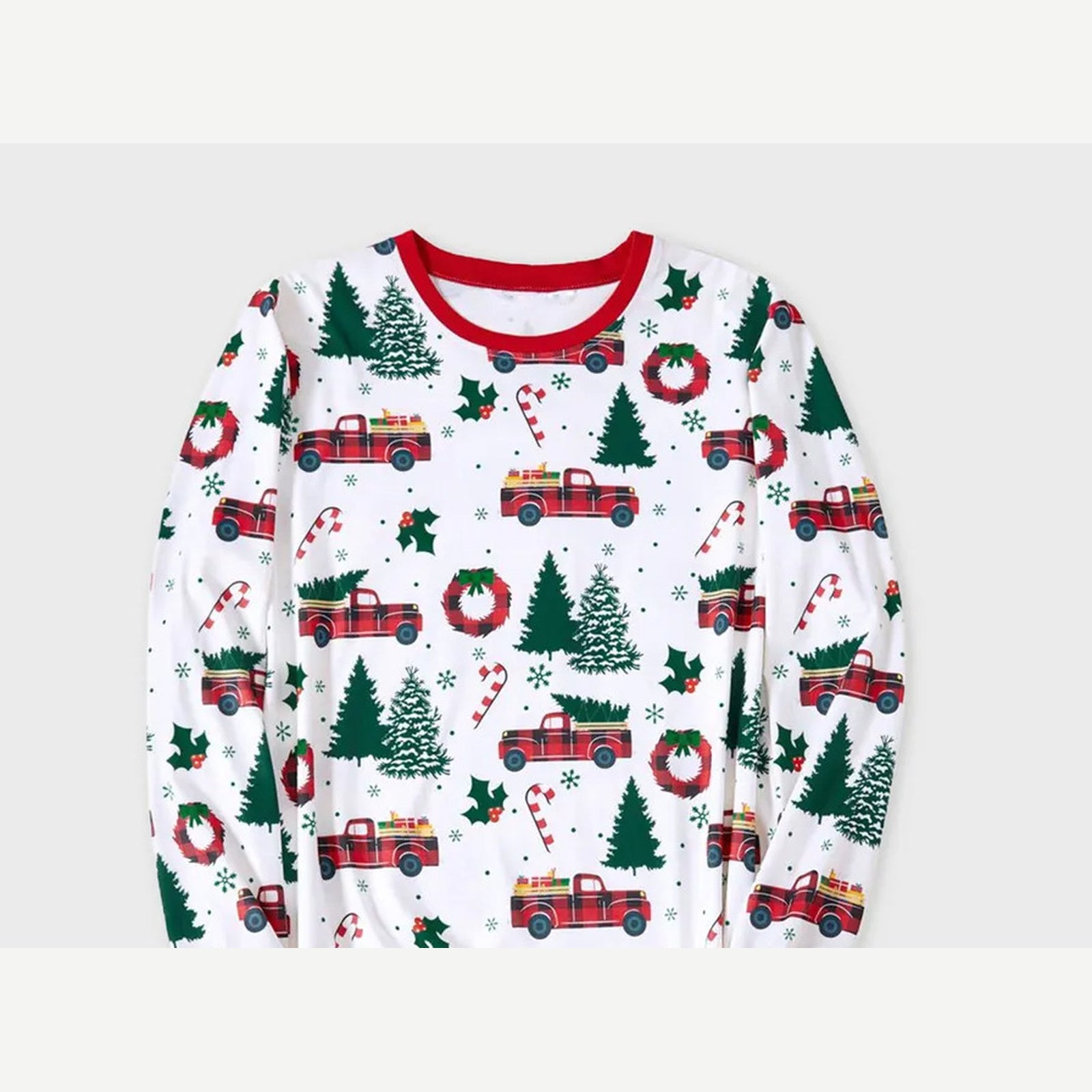 Détail du motif sapins et voitures du pyjama familial Image