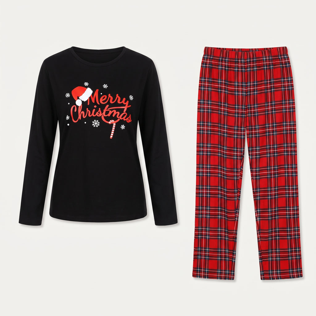 Haut et pantalon du pyjama de Noël femme Merry Christmas isolés