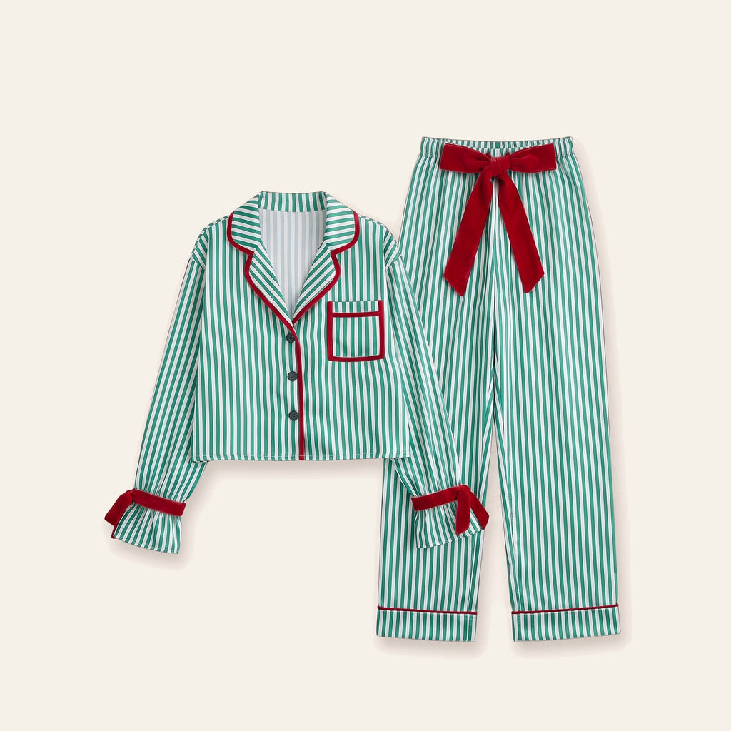Haut et pantalon du pyjama de Noël femme vert d’eau sur fond uni