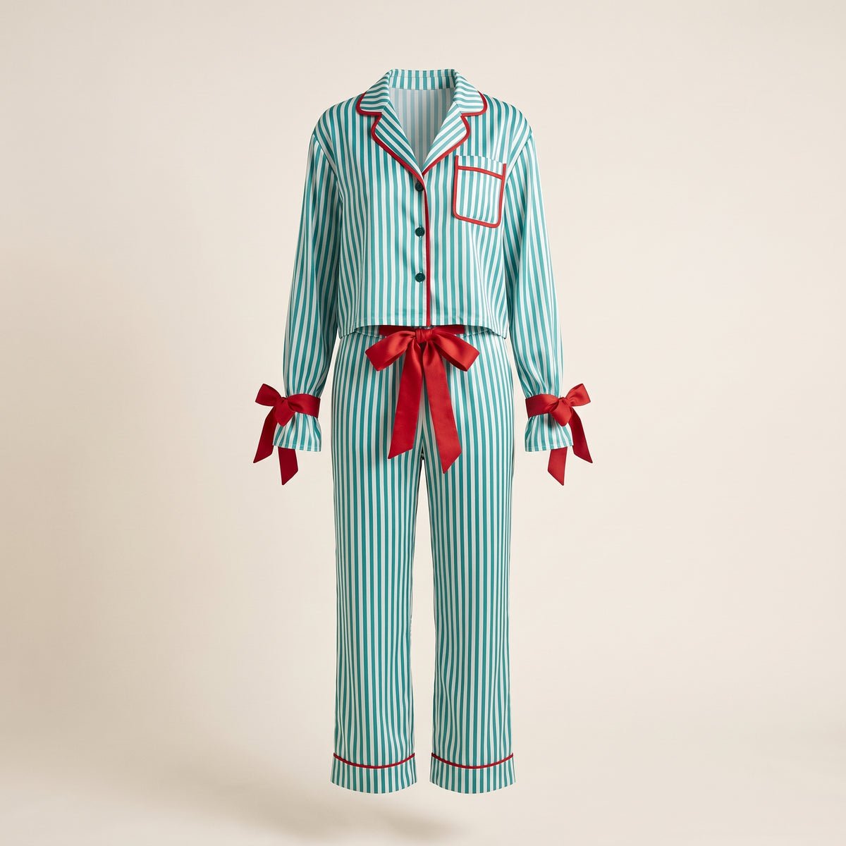 Pyjama de Noël femme vert d’eau rayé avec trois boutons, sur fond uni