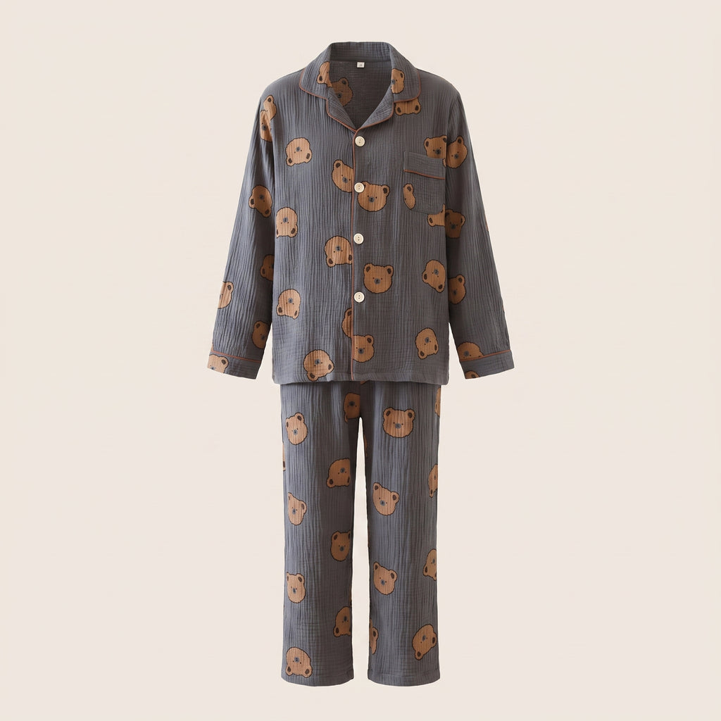 Chemise et pantalon du pyjama nounours gris ardoise présentés en volume sur fond neutre.
