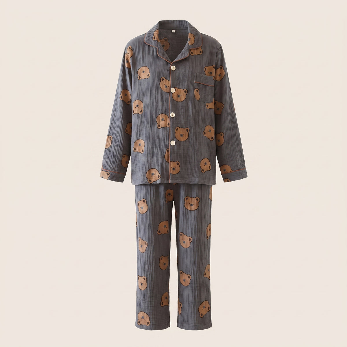 Chemise et pantalon du pyjama nounours gris ardoise présentés en volume sur fond neutre.