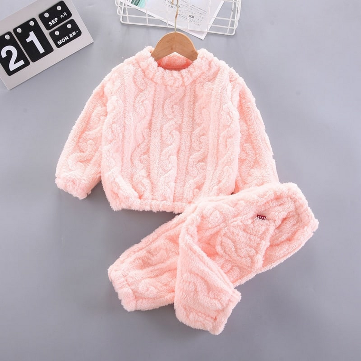Ensemble pyjama bébé rose au relief torsadé Image