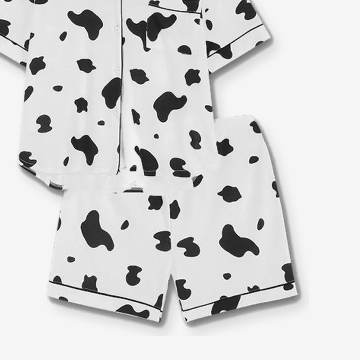 Détail de la poche, de la taille et des ourlets du pyjama vache