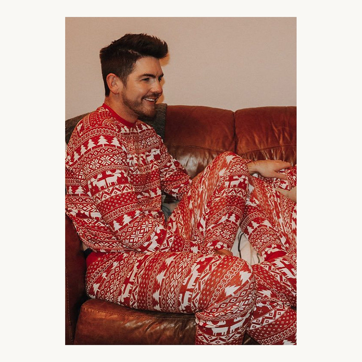 Pyjama de Noël rouge à motifs rennes, modèle homme