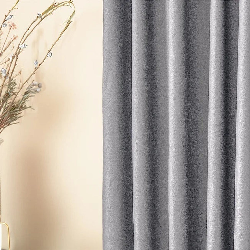 Rideau occultant en velours gris clair