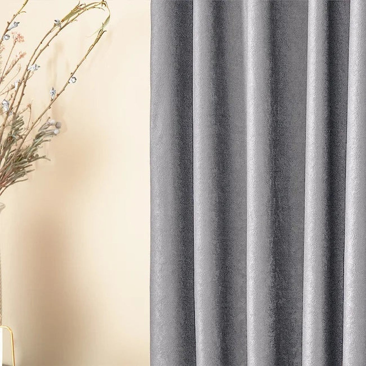 Rideau occultant en velours gris clair