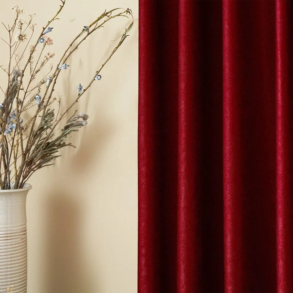 Rideau occultant en velours rouge
