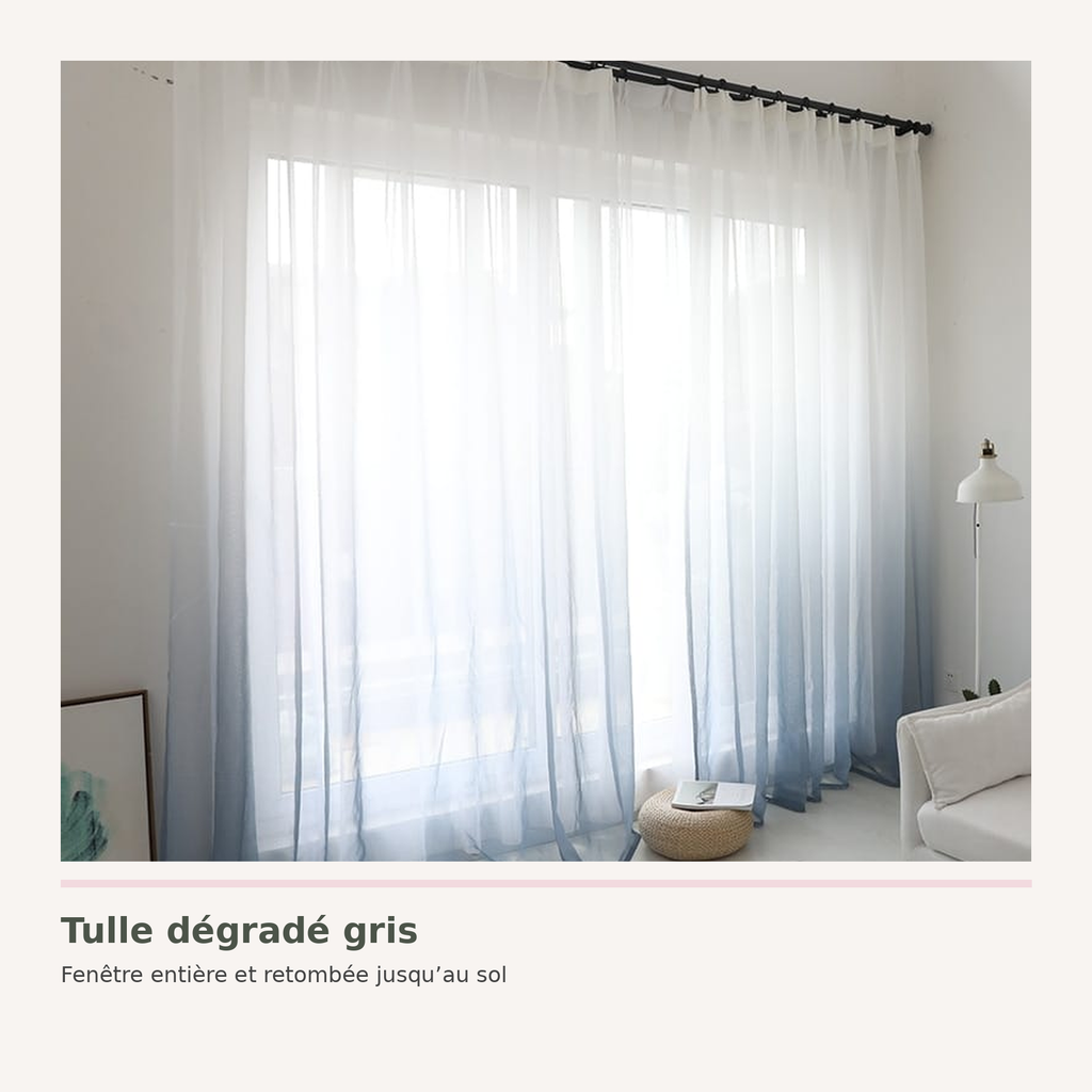 Rideau en tulle dégradé gris fermé devant une fenêtre entière