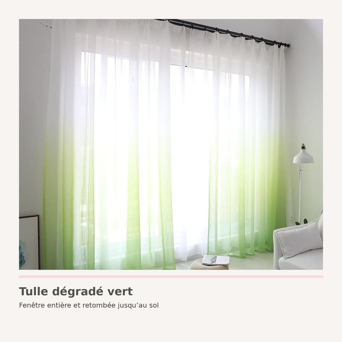Rideau en tulle dégradé vert fermé devant une fenêtre entière