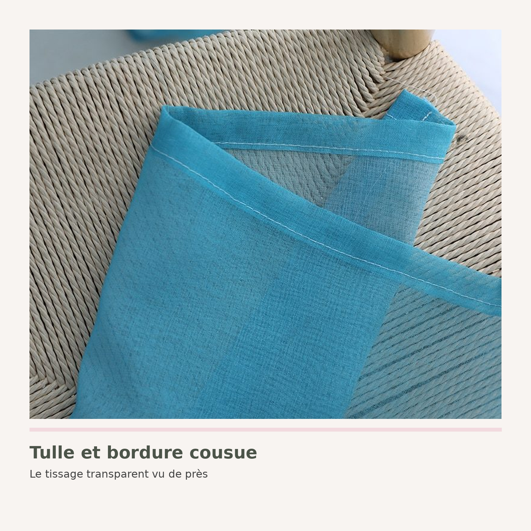 Détail du tulle transparent bleu et de sa bordure cousue Image