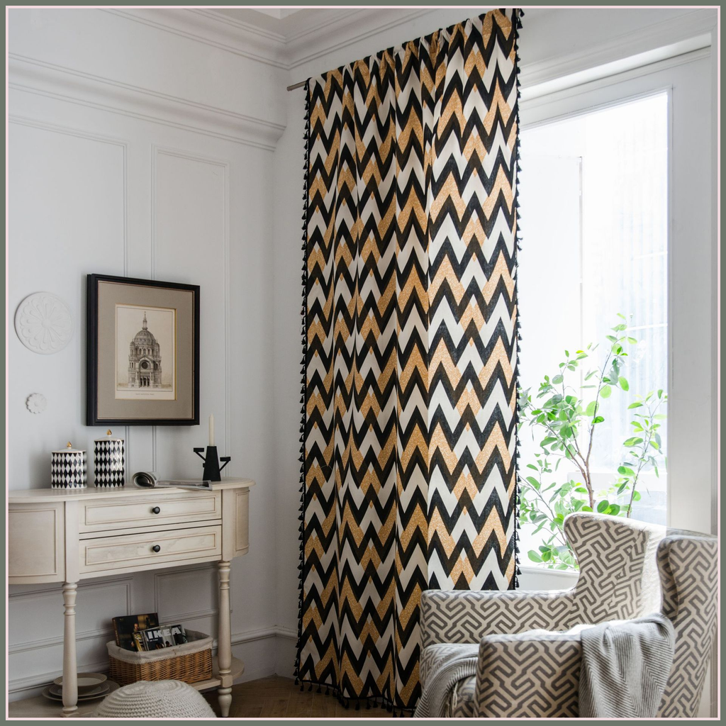 Rideau à chevrons installé, tête et retombée visibles