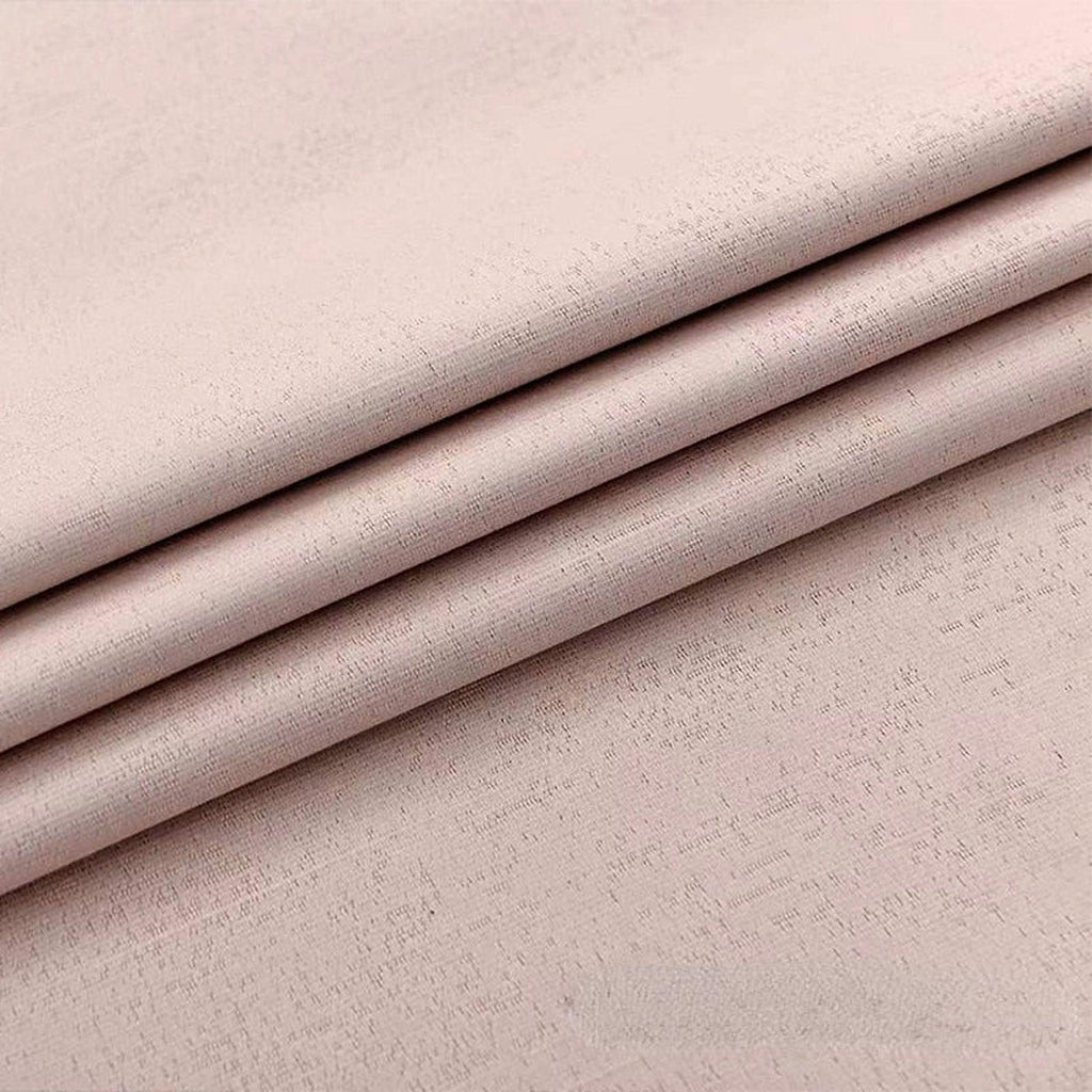 Tissu rose du rideau occultant anti-feu, gros plan sur les plis et le tissage