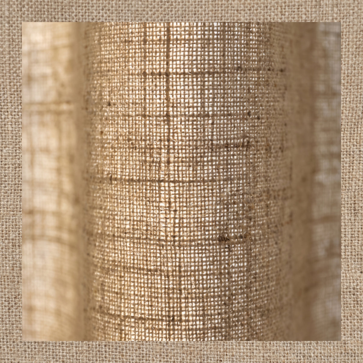 Gros plan sur le tissage des rideaux en lin semi ombrage