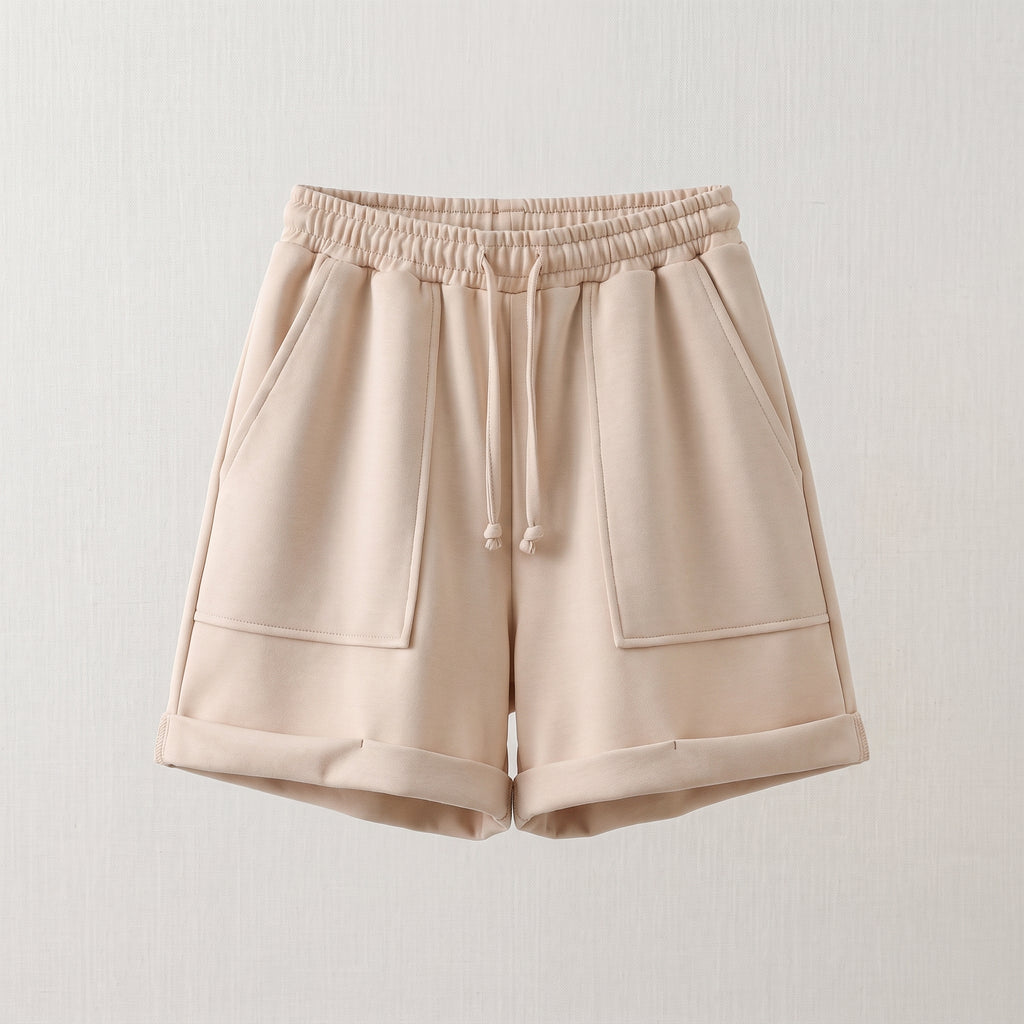 Short beige taille haute présenté seul de face
