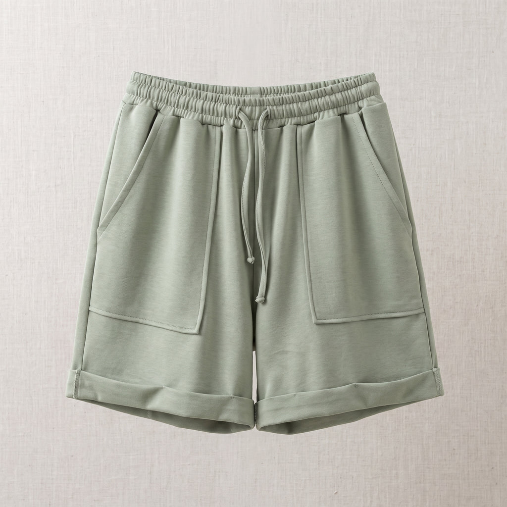 Short vert taille haute présenté seul de face
