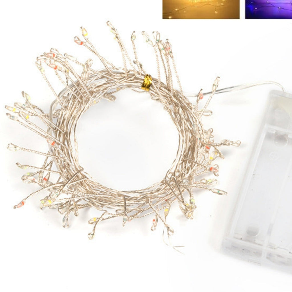 Détail des micro-LED blanc chaud sur le fil fin de la guirlande
