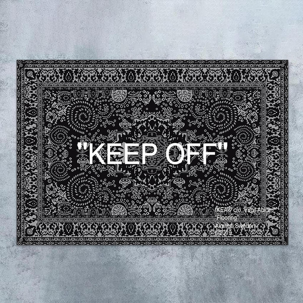 Gros plan sur l'inscription Keep Off du tapis
