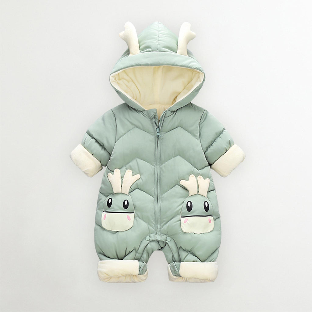 Détail du motif cerf et du matelassage de la combinaison pilote bébé
