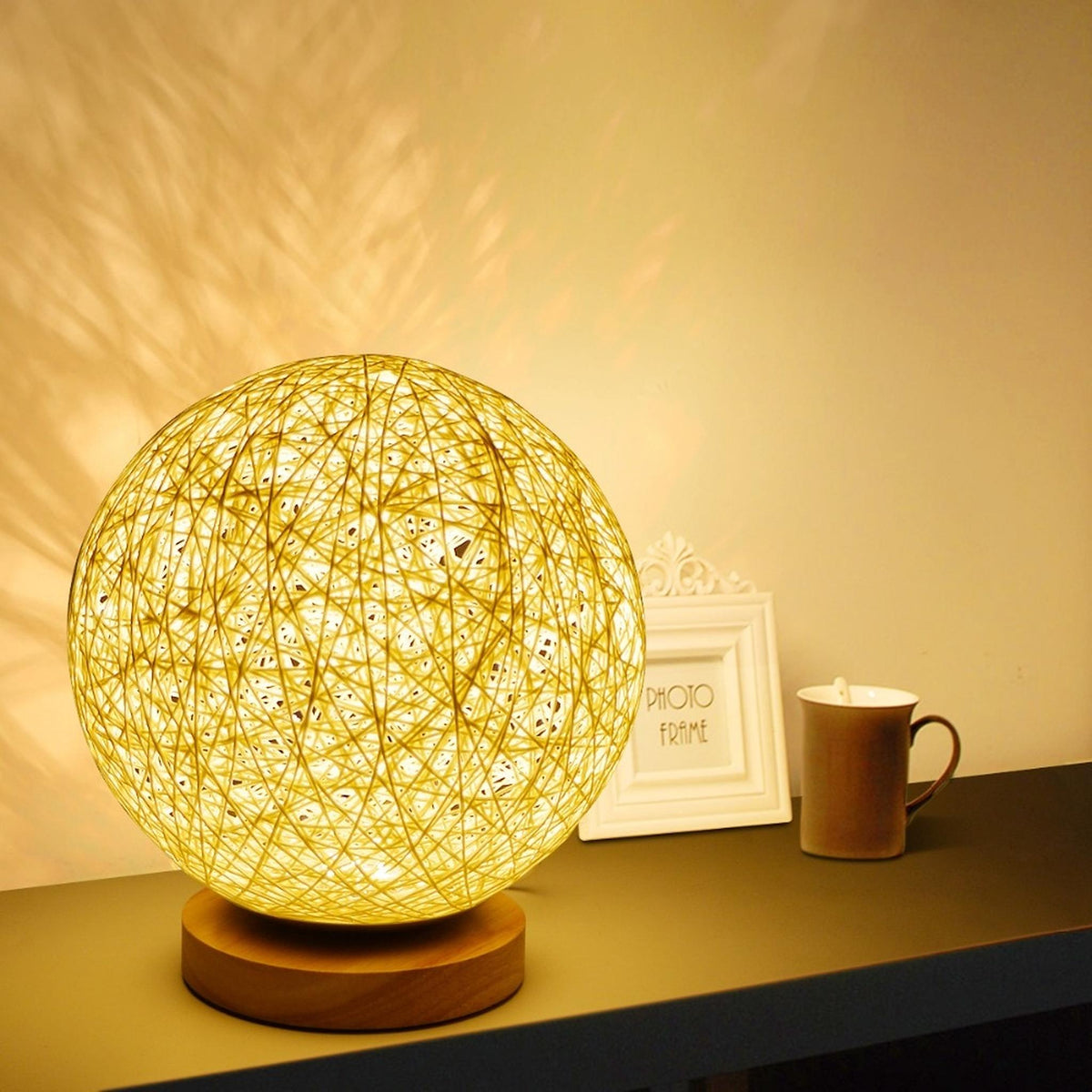 Tressage en osier de la lampe ronde, gros plan