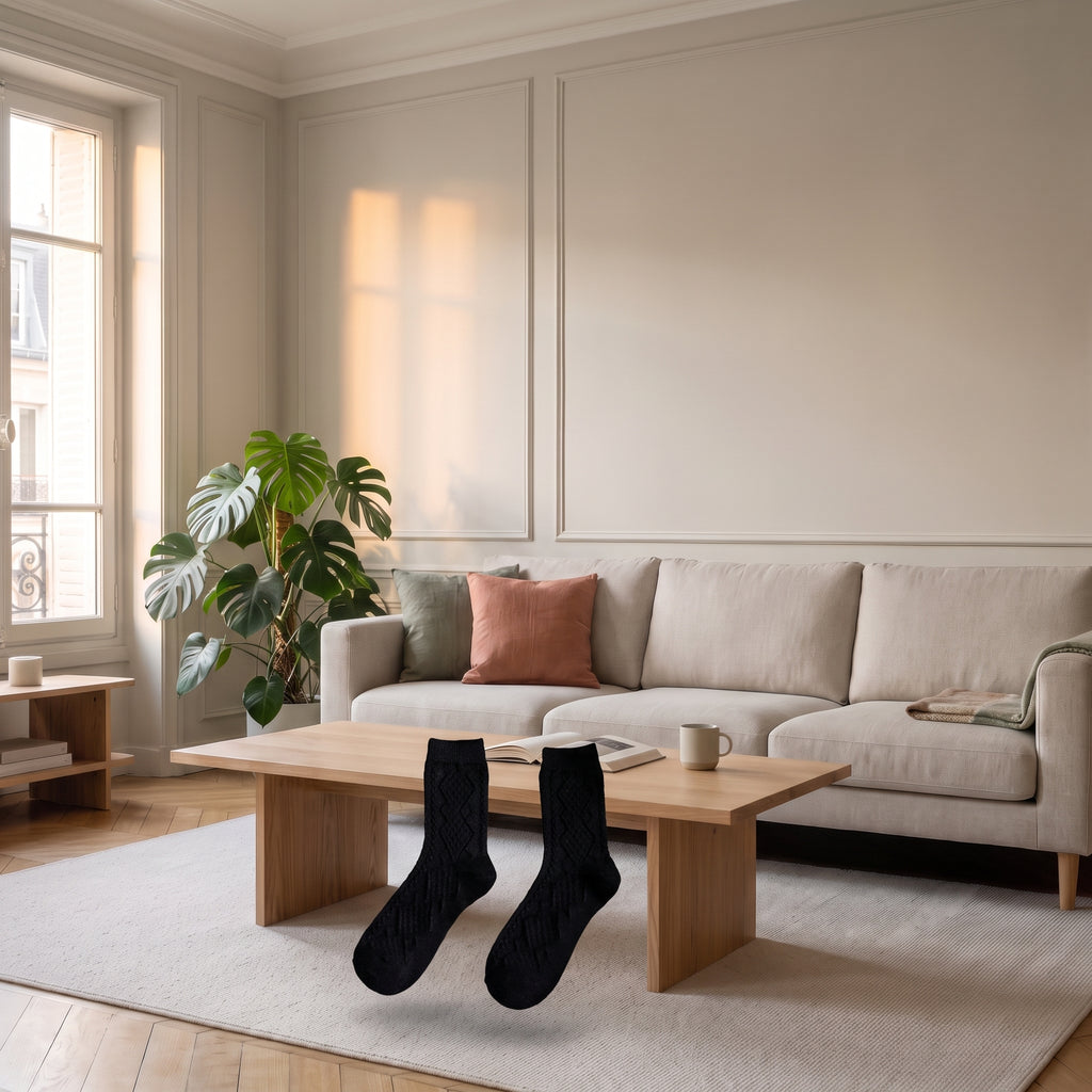 Chaussettes tricotées noires à motif torsadé en volume