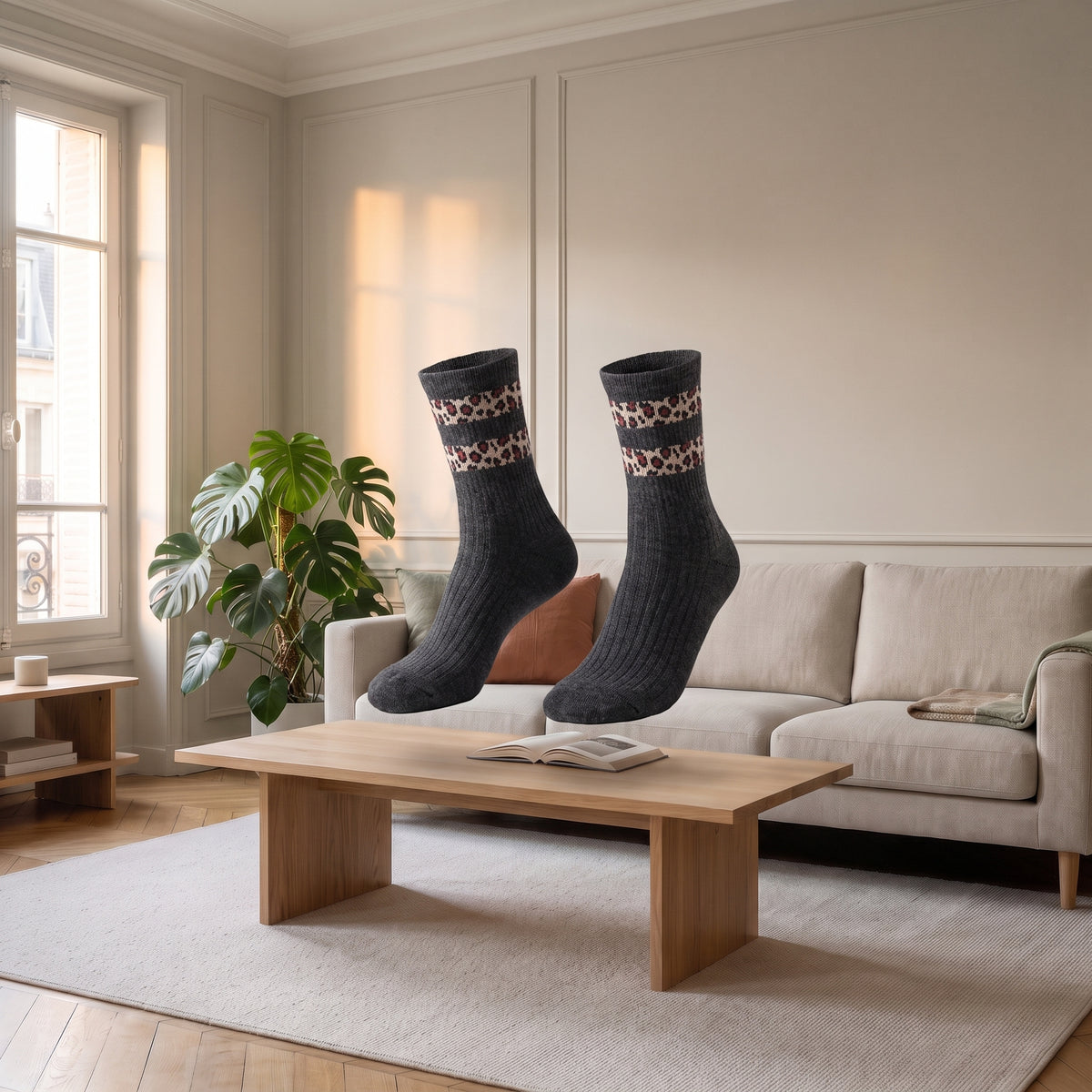 Chaussettes grises à rayures léopard en volume