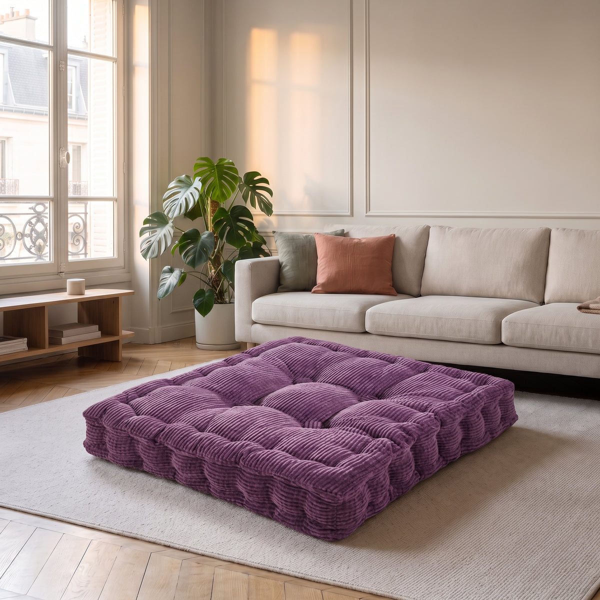 Coussin de sol carré violet capitonné, vu seul