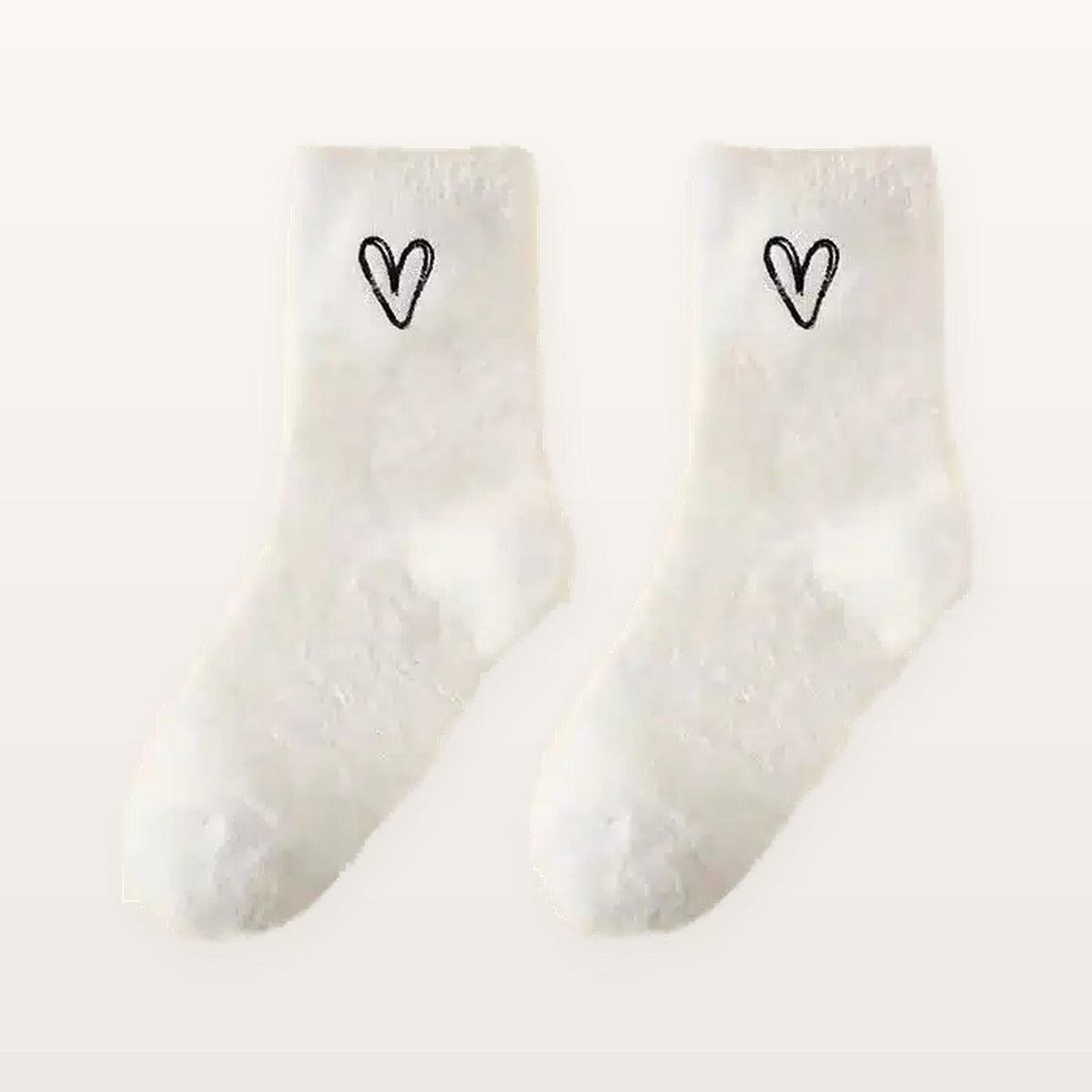 Chaussettes peluche à cœur brodé, détail du cœur