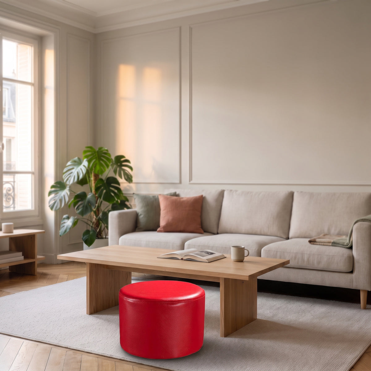 Pouf rond en cuir synthétique rouge posé seul