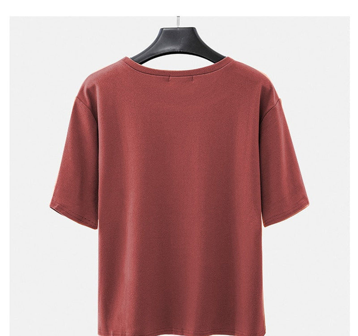 Photo fournisseur du T-shirt rouge terracotta présenté sur cintre