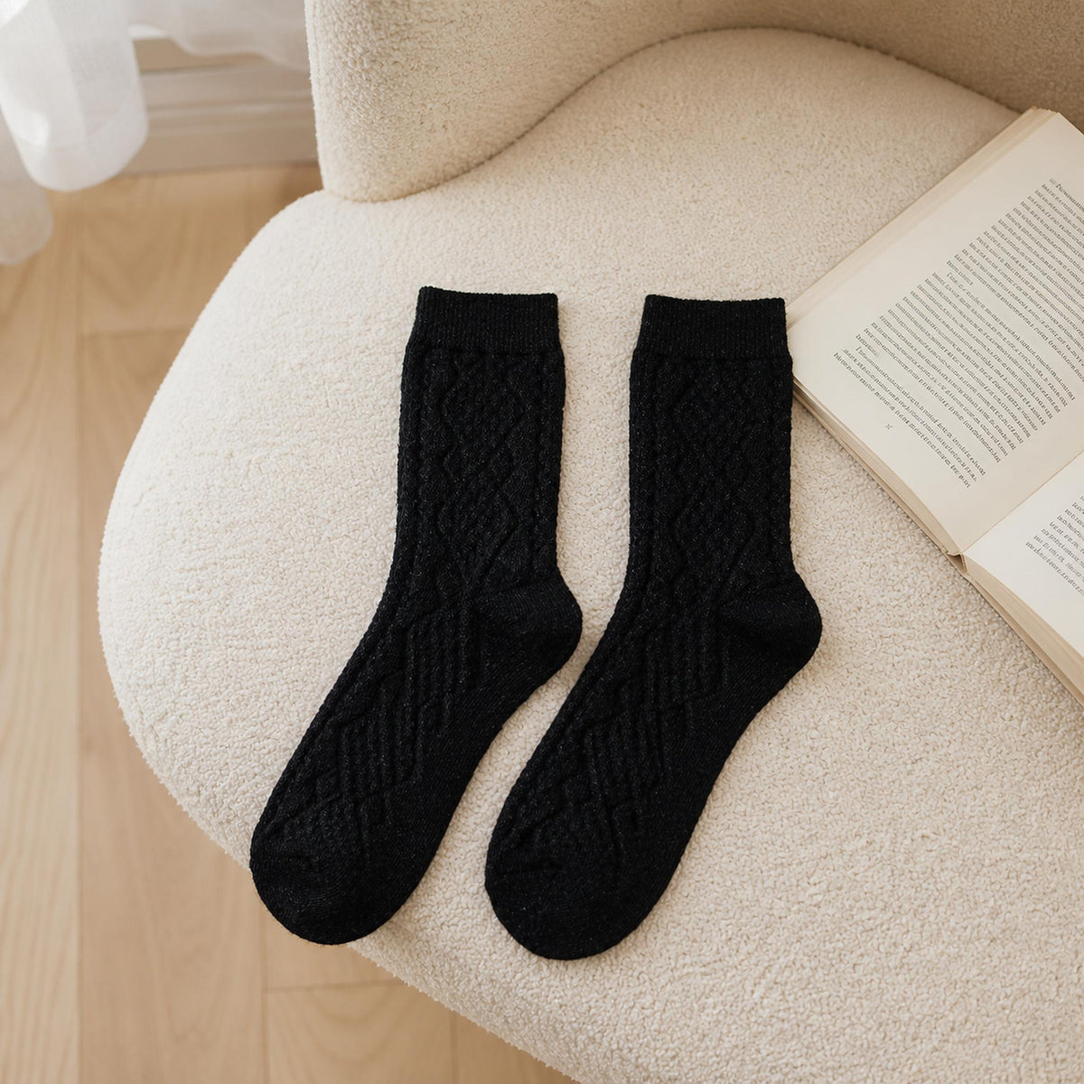 Chaussettes noires en maille torsadée vue de face