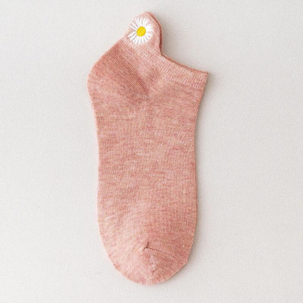 Chaussettes basses roses à marguerite brodée vue de face