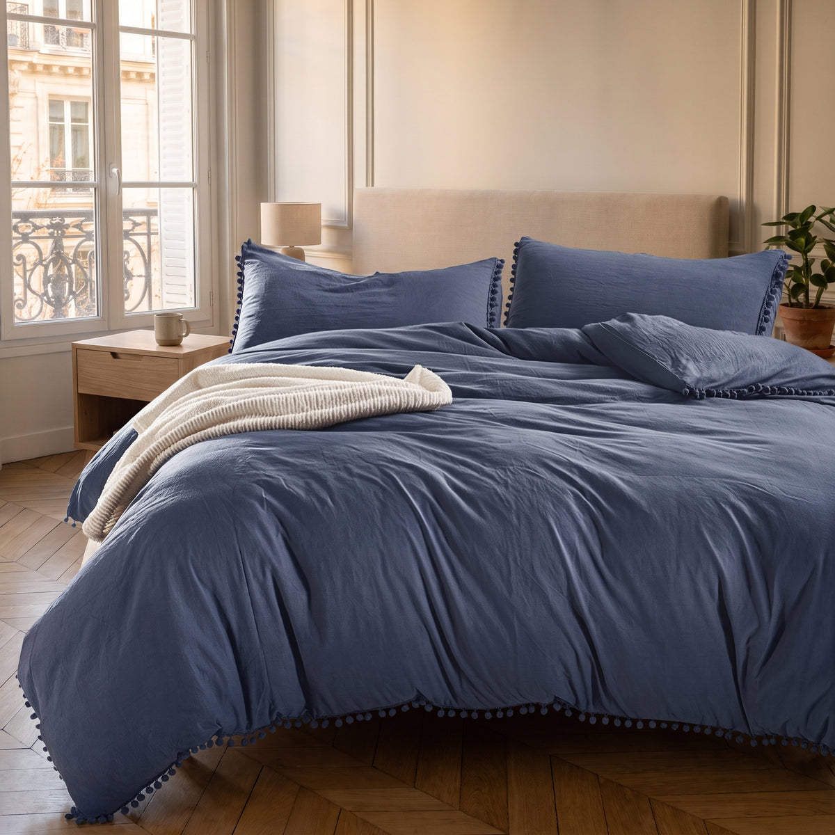 Housse de couette à pompons bleu foncé, vue seule
