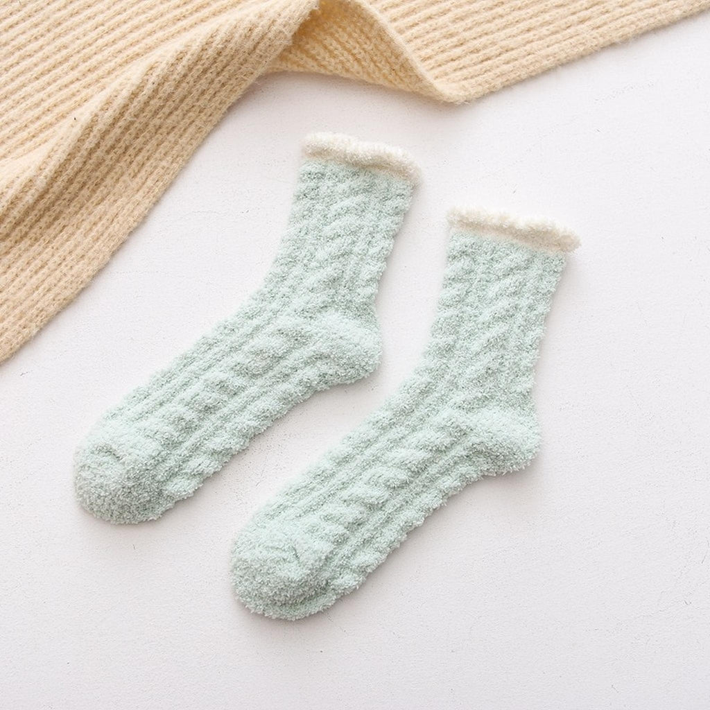 Chaussettes peluche à maille torsadée, détail de la torsade