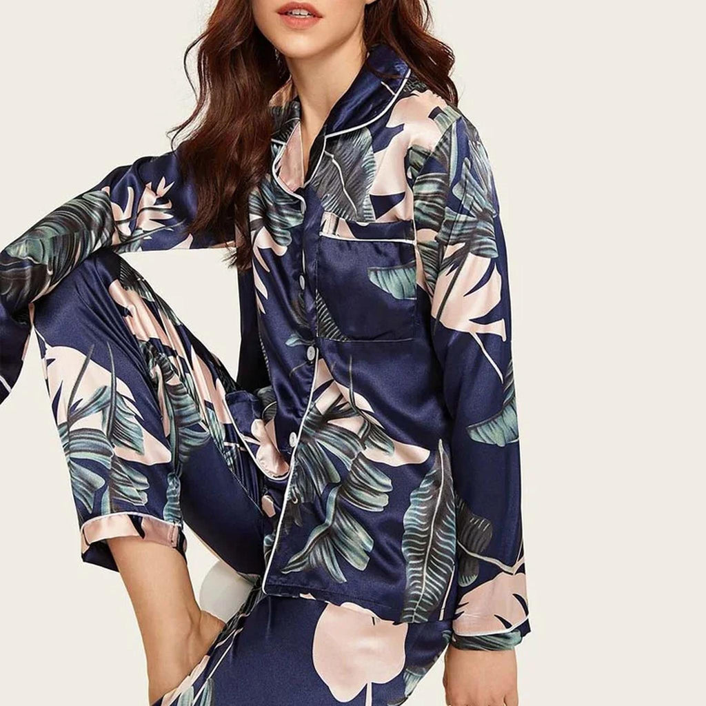 Imprimé floral du pyjama en satin bleu marine