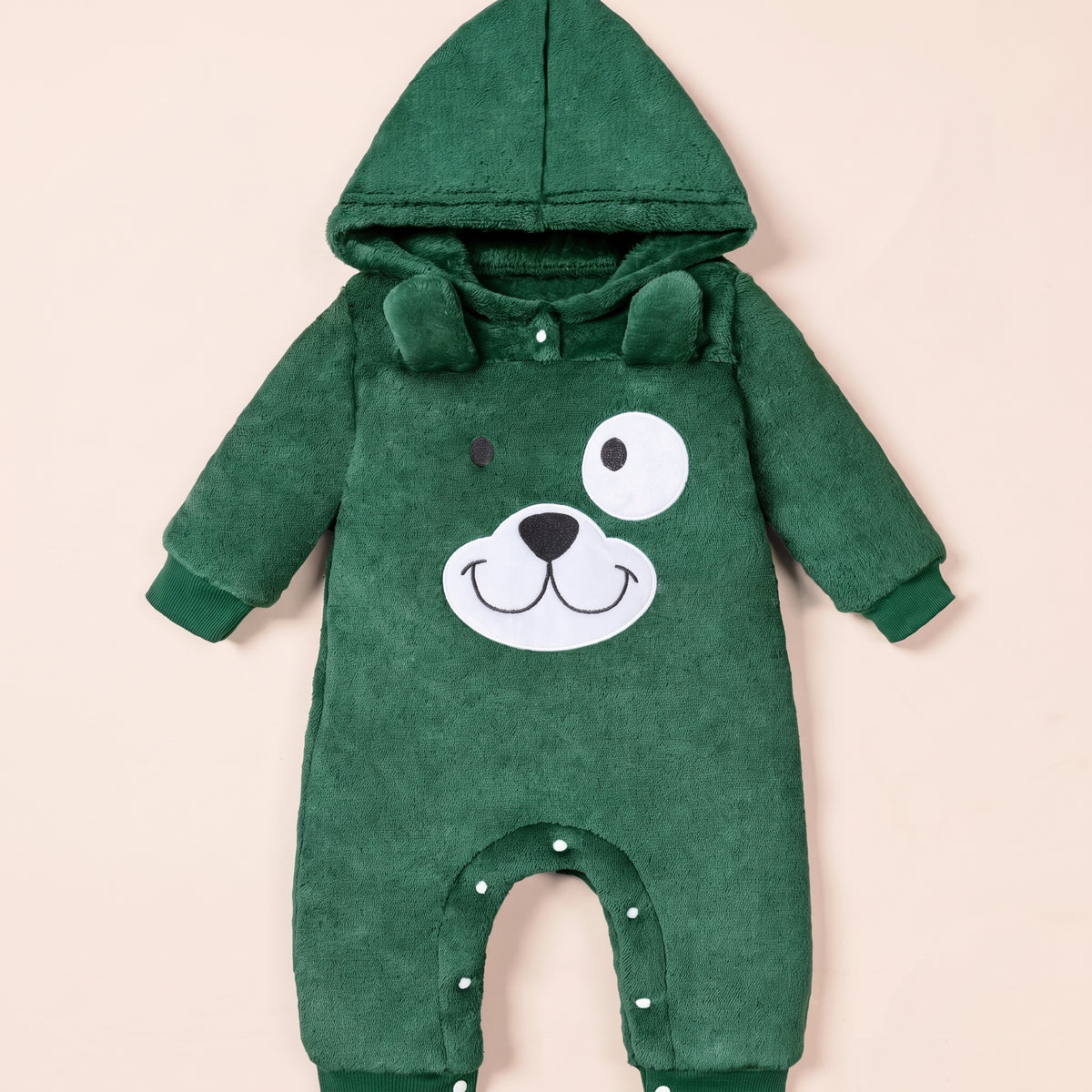Combinaison bébé verte à capuche ours sur fond uni