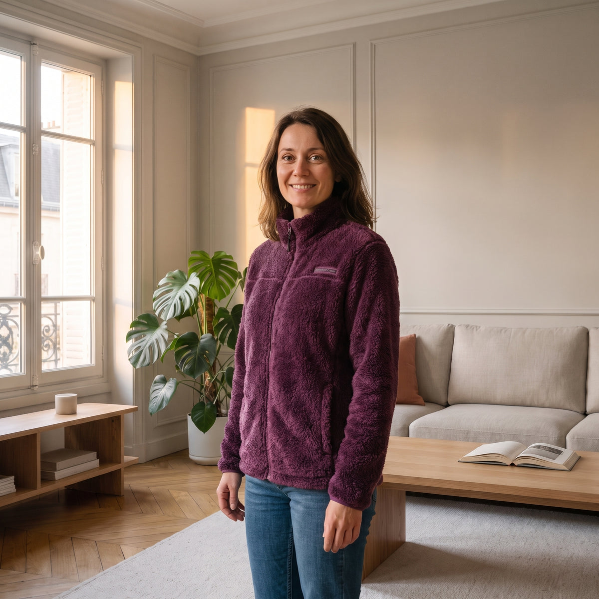 Veste polaire femme bordeaux zippée portée de face