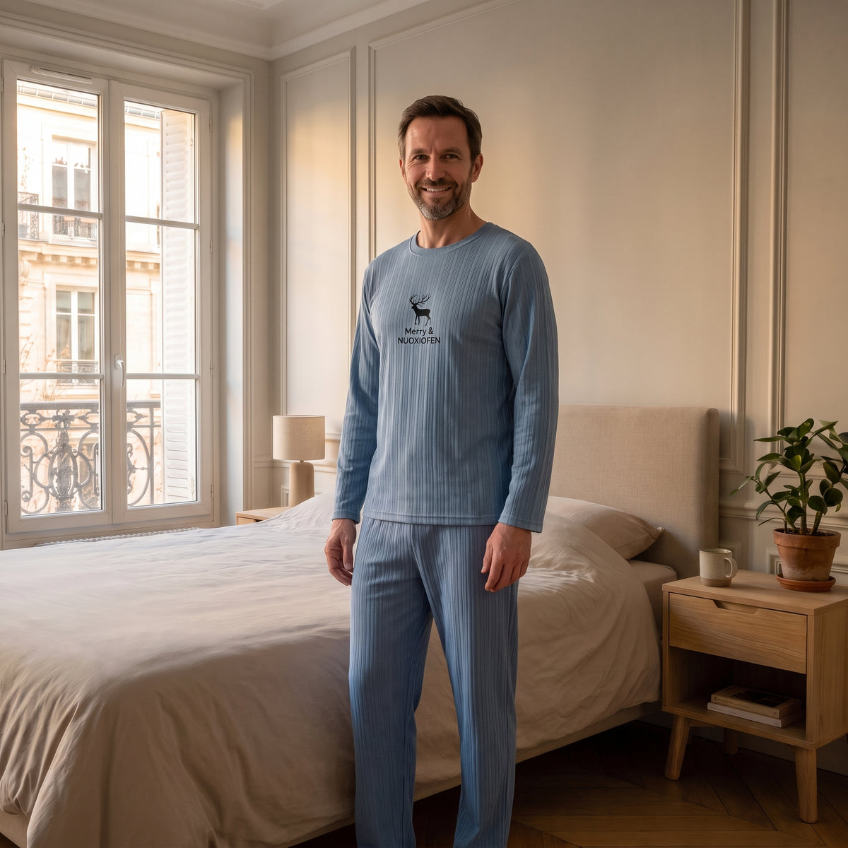 Pyjama homme bicolore bleu marine porté debout