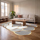 Tapis à pétales cerné d'un liseré doré posé au sol du salon