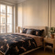 Housse de couette motif léopard sur un lit fait dans une chambre