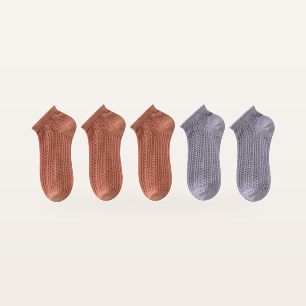 Assortiment de cinq paires de socquettes en maille ajourée : trois paires terracotta et deux parme