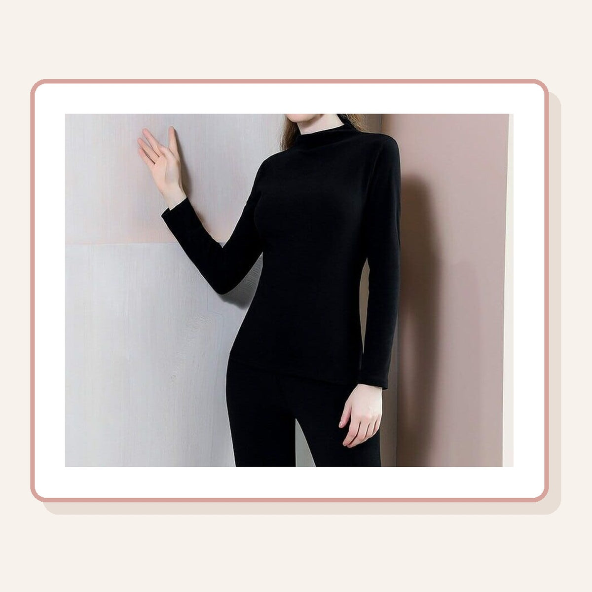 Sous-vêtement thermique femme col roulé noir, haut manches longues et pantalon assorti