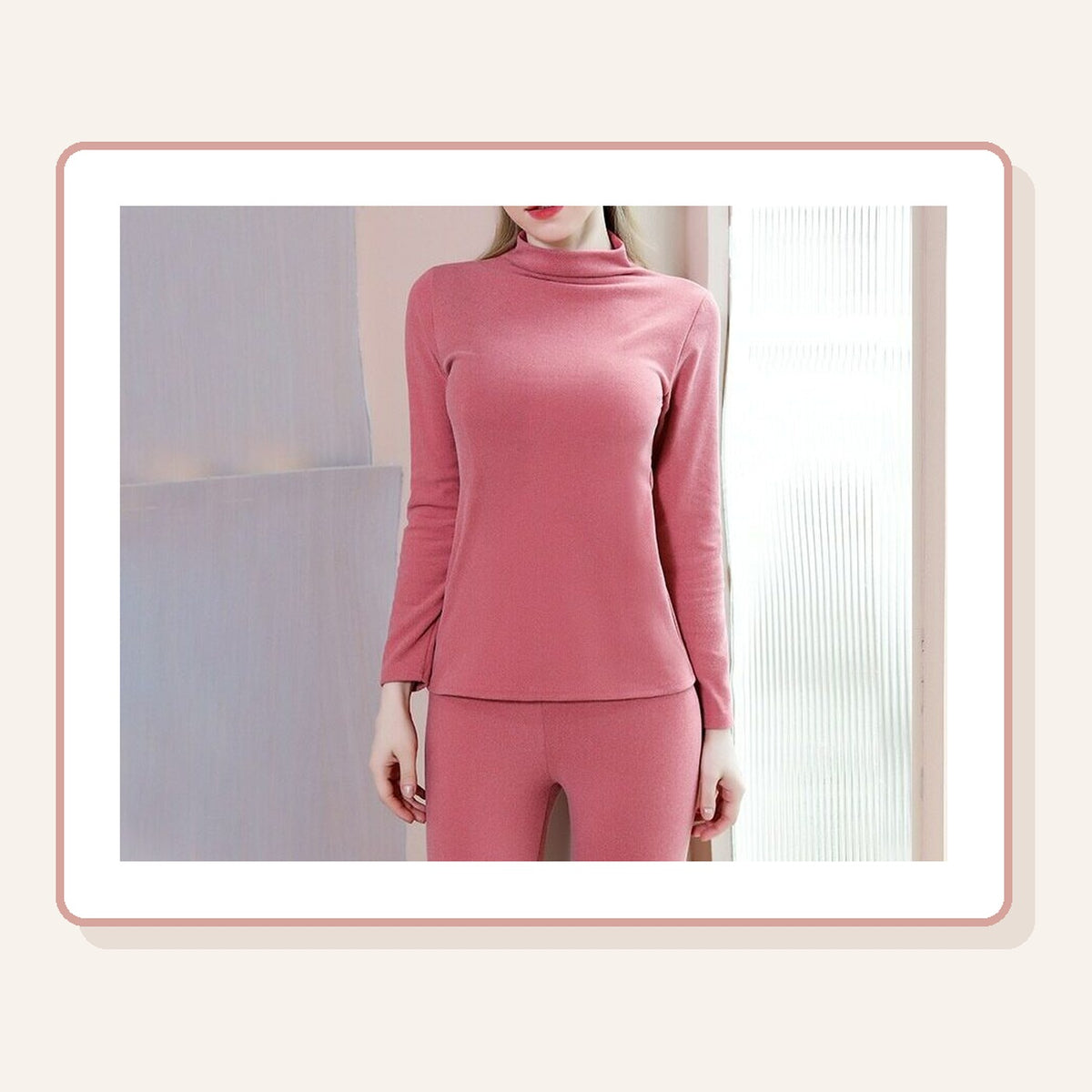 Sous-vêtement thermique femme col roulé rouge, haut manches longues et pantalon assorti
