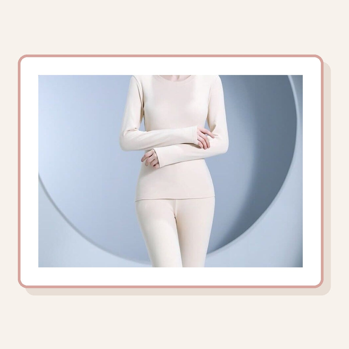 Sous-vêtement thermique femme col rond blanc, haut manches longues et pantalon assorti