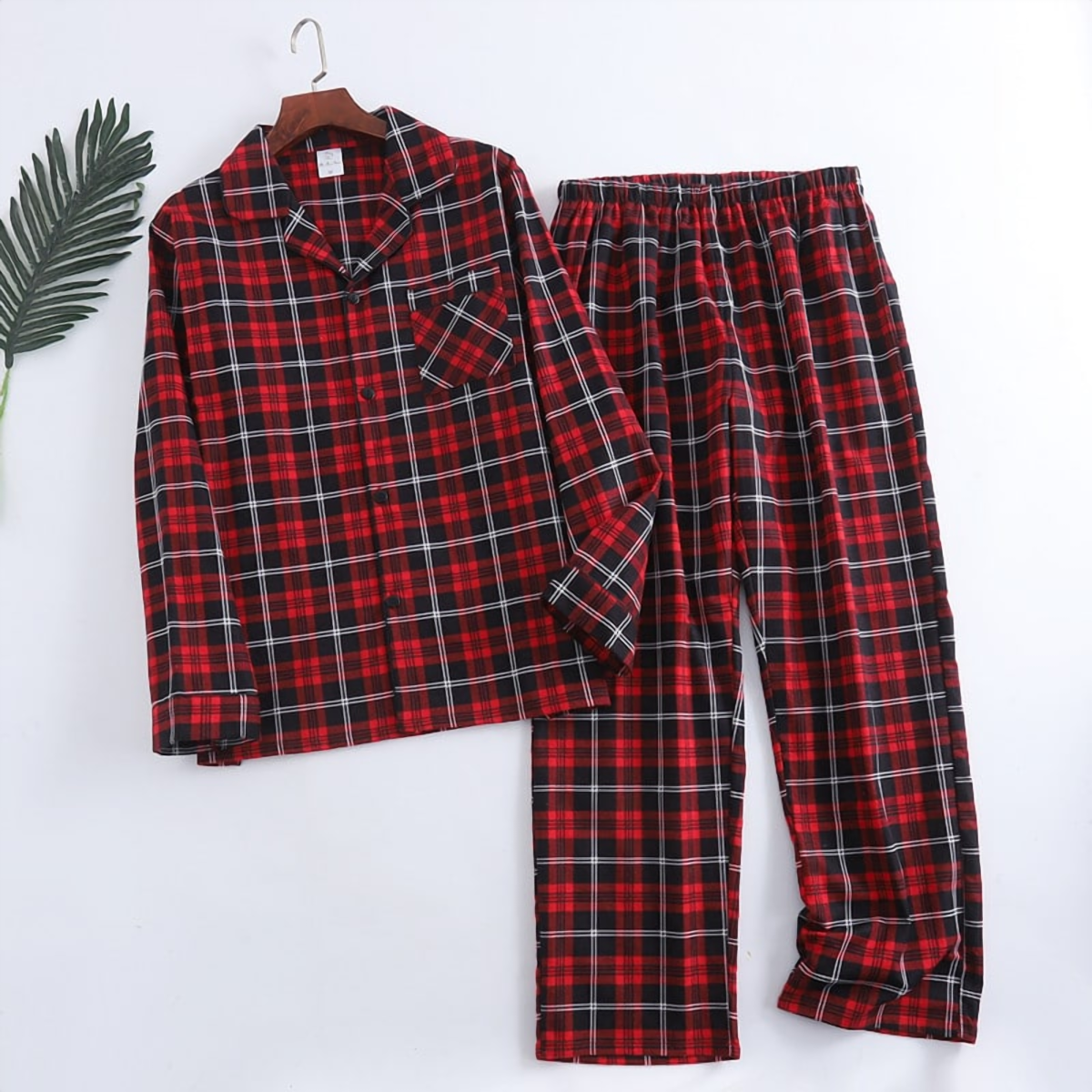 Pyjama homme en coton à carreaux rouge et marine, motif numéro 8