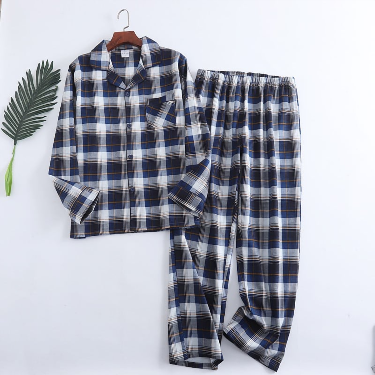 Pyjama homme en coton à carreaux marine et blanc, motif numéro 1